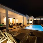 بيت للعطل In Marina Rubicon With Pool بلايا بلانكا